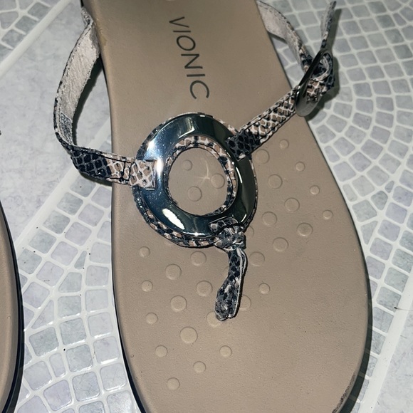 VIONIC - Picture 3 of 6